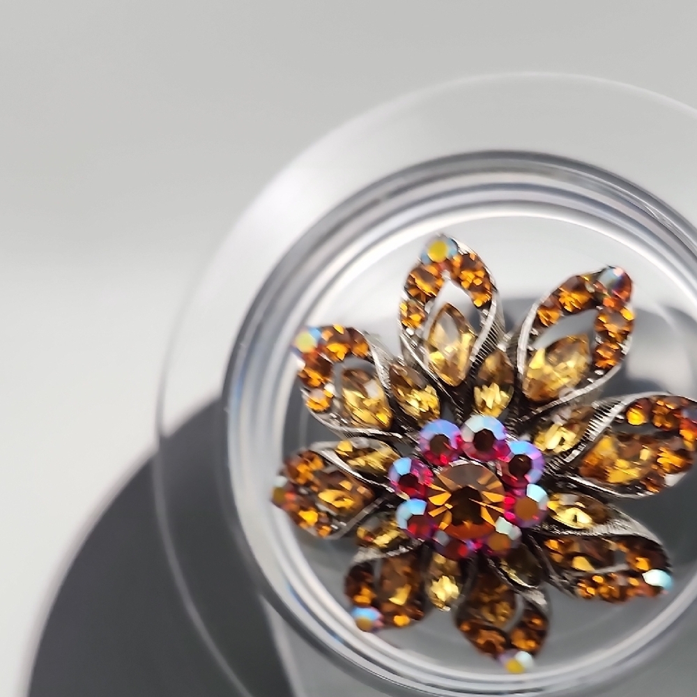 Sparkling Floral Brooch with Brown and Gold Hues - Picture 3 of 13